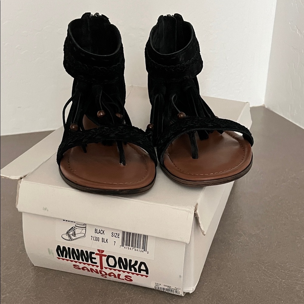 Minnetonka Belize sandals black suede size 7
